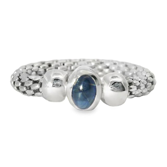 Elegant 18K White Gold Mesh Rope Band Ring featuring a 6x”4 mm natural oval cabochon sapphire, combining timeless...