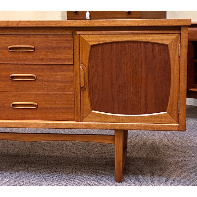 Wood Mid Century Modern Teak Credenza c.1960 For Sale - Image 7 of 10