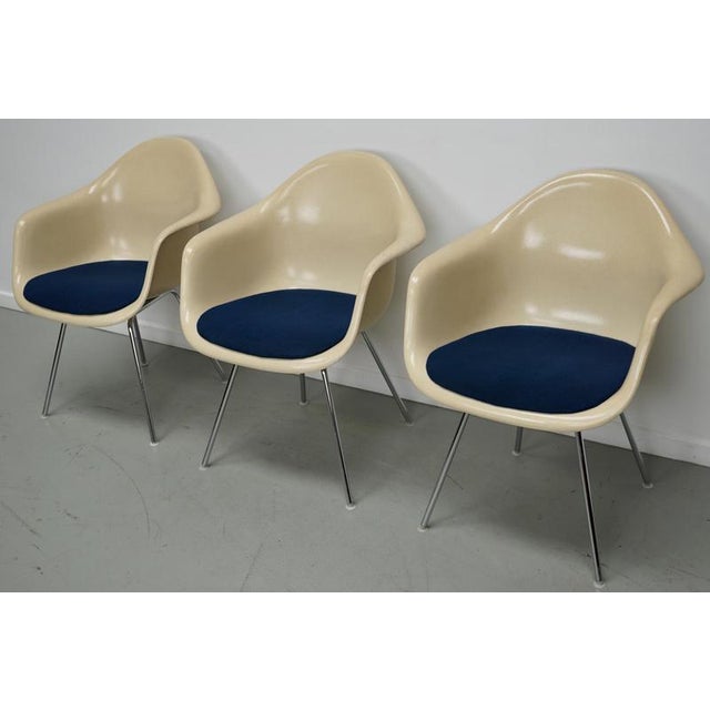Vintage Parchment Fiberglass Dax Armhairs by Charles & Ray Eames, Set of 3 For Sale - Image 6 of 18
