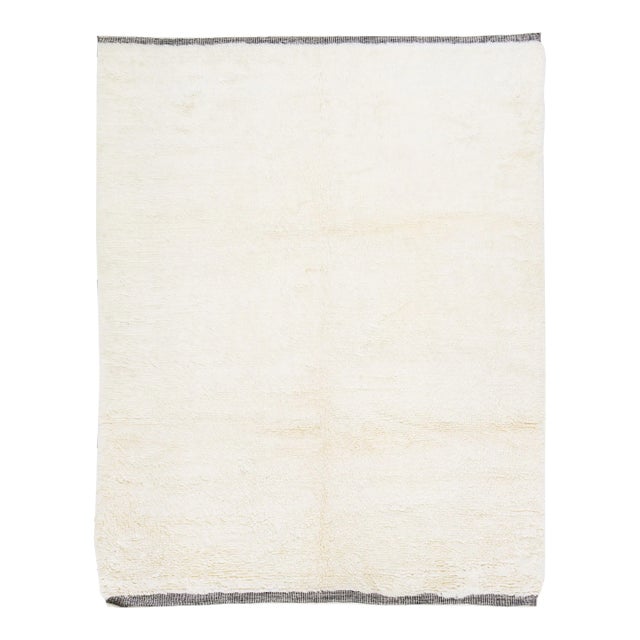 Early 21st Century Modern Handmade Moroccan Style Wool Rug With Ivory Solid Field For Sale