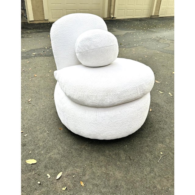 Stunning, Vladimir Kagan-style round chair with round pillow. In a white, velvet-meets-bouclé like fabric. Newly...