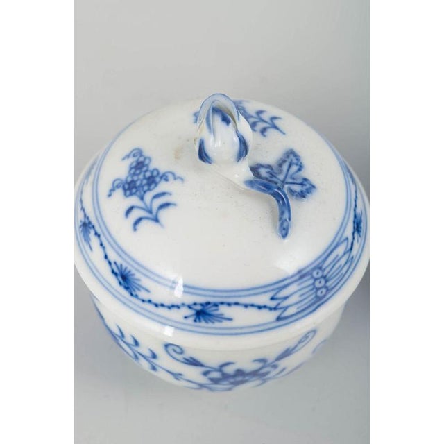 Mid-Century Blue Onion Sugar Bowl and Creamer in Porcelain from Meissen, Set of 2 For Sale - Image 3 of 5
