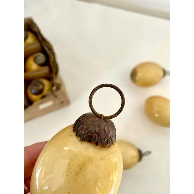 Uova is an antique set of Xmas decorations entirely hand-crafted in 1880. These invaluable baubles are finely composed by...