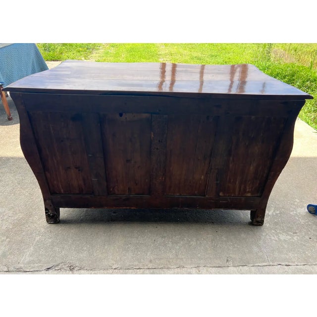 Fine 18th Century French Regence Period Walnut Commode With Ormolu Mounta For Sale In Richmond - Image 6 of 7