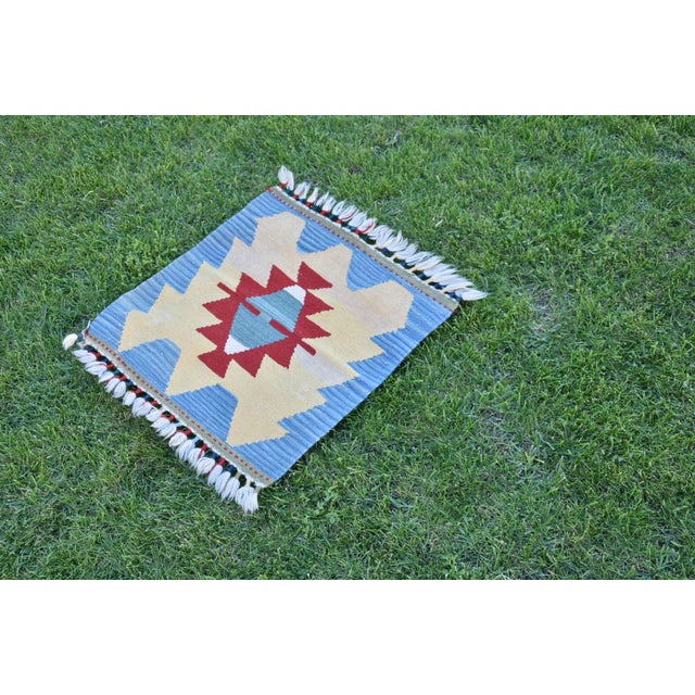 Size: 1.8 x 1.8 ft (55 x 56 cm) 21.7 x 22 inches Color: Blue-Beige-Red-White Material: 100% Wool Fast Shipping: Delivery...
