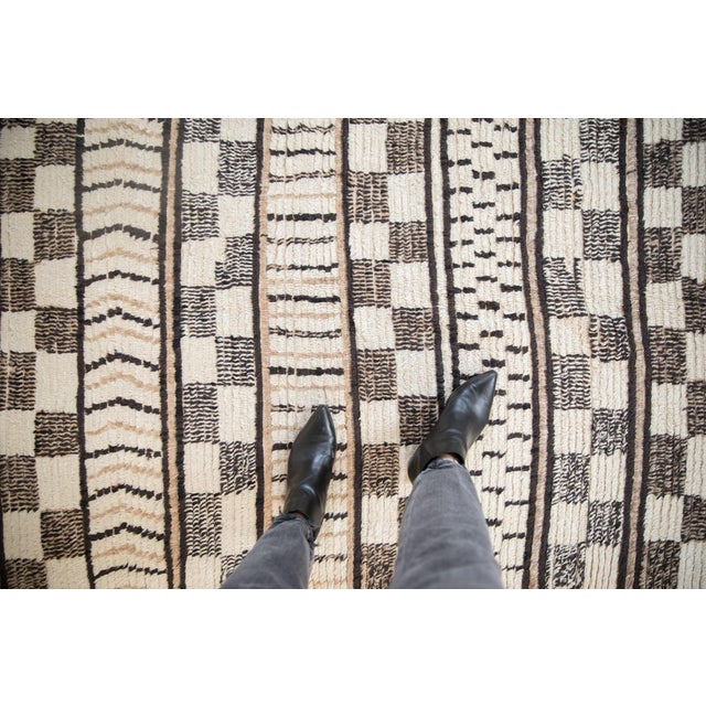 :: Horizontal design motif of parallel lines in alternating coloration as well as checkered design motif and agricultural...