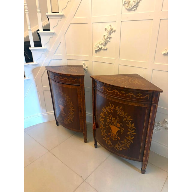 Antique English Victorian Marquetry Mahogany Corner Cabinets, 1880, Set of 2 For Sale - Image 4 of 16