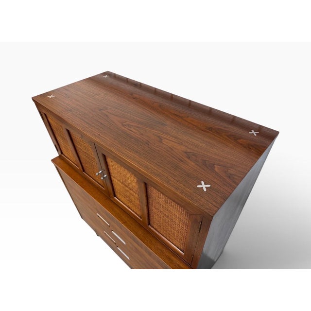 Mid-Century Modern American of Martinsville Accord Walnut High Chest For Sale In Philadelphia - Image 6 of 12