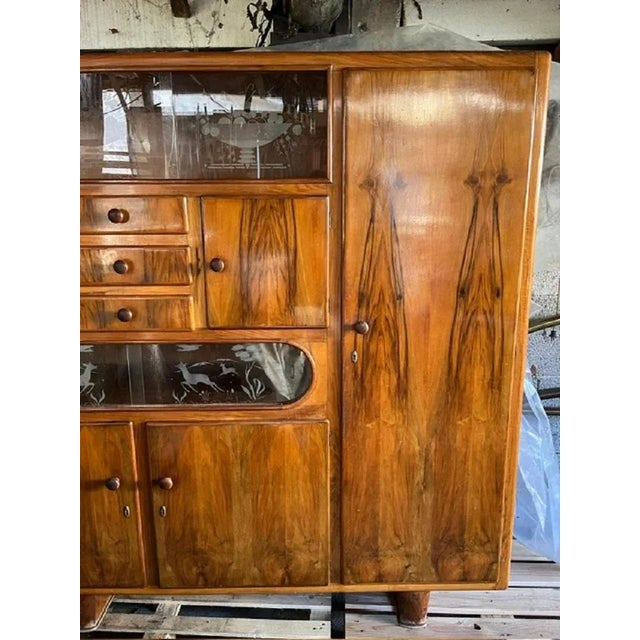 Art Deco Sideboard in Walnut and Glass For Sale - Image 4 of 12