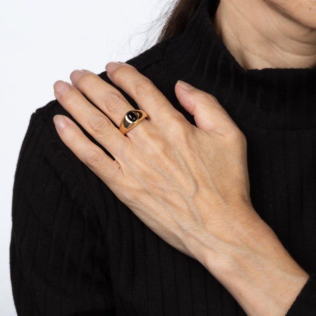 Vintage Black Onyx Cabochon Ring Sz 8.5 14k Yellow Gold Signet Fine Jewelry For Sale In Los Angeles - Image 6 of 7