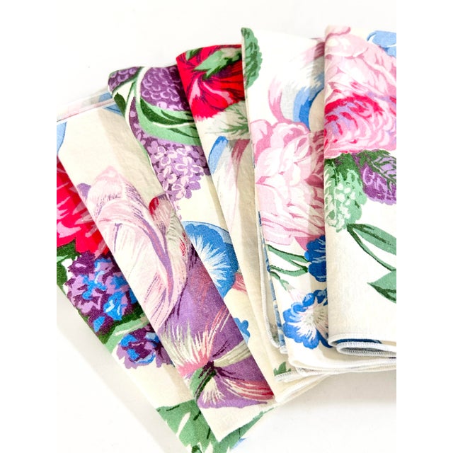 Vintage 1980s Cabbage Rose Floral Cotton Dinner Napkins – Grandmillennial Style (Set of 6) For Sale - Image 4 of 12