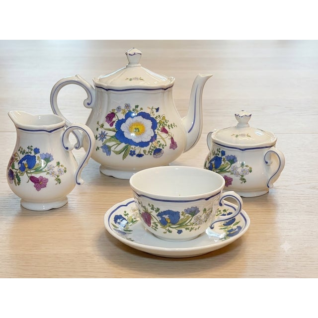 1980s 1980s Richard Ginori “Lerici” Hand-Painted Porcelain Dinner Service for 16 – Complete Set W/ Tea Service & Tureen - 106 pcs For Sale - Image 5 of 14