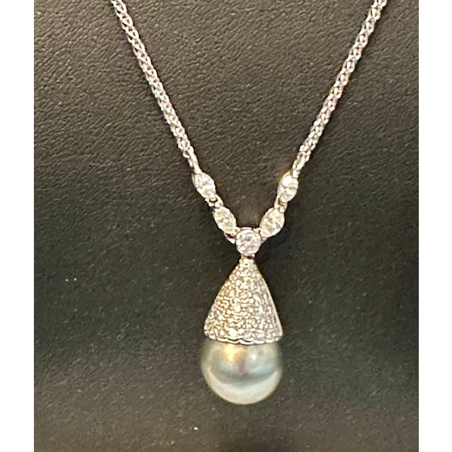 14 Mm Black Round Tahitian Pearl & 2 Ct Diamond 14 Kt Gold Pendant /Necklace For Sale - Image 4 of 8