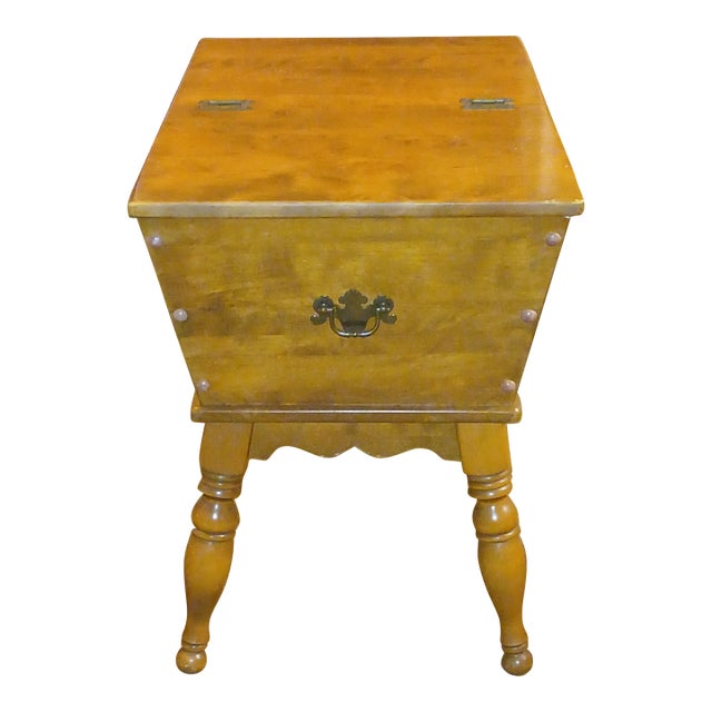 Ethan Allen Baumritter Solid Maple Colonial Style Accent Dough Box For Sale