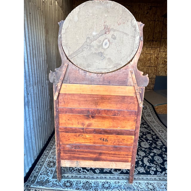 Early 20th Century Antique Quarter-Sawn Oak Serpentine Dresser With Original Oval Swing Mirror, C. 1900–1915 For Sale - Image 5 of 17