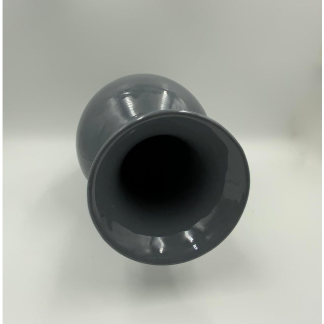 Ceramic 1984 Haeger #4170 American Made Gray Vase with Sticker on Base For Sale - Image 7 of 11