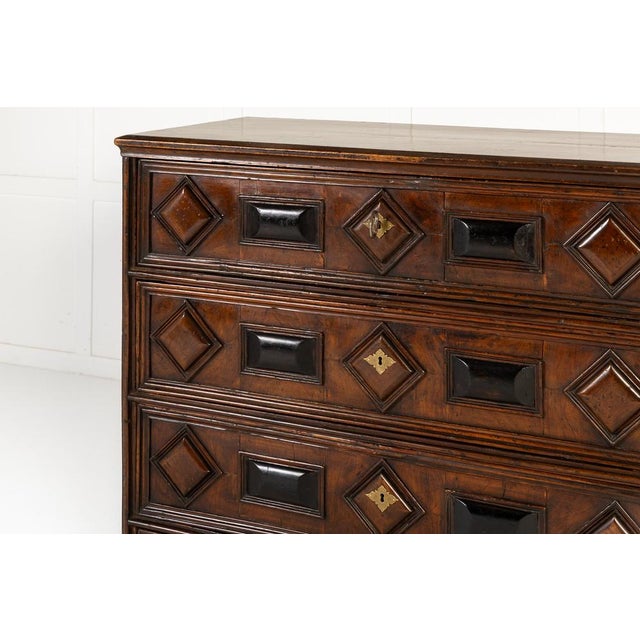 Early 18th Century Italian Walnut Chest of Drawers For Sale - Image 5 of 11