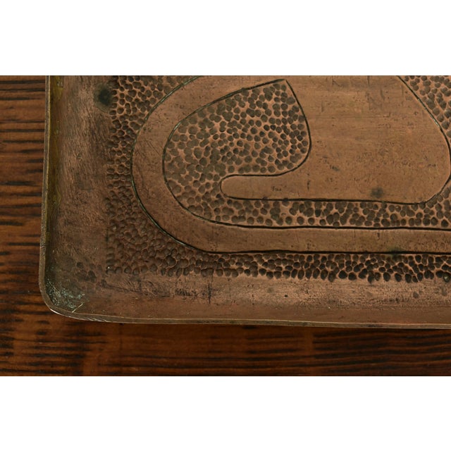 Metal Roycroft Style Arts & Crafts Repousse Hammered Copper Serving Tray With Tulip Motif, Circa 1910 For Sale - Image 7 of 11