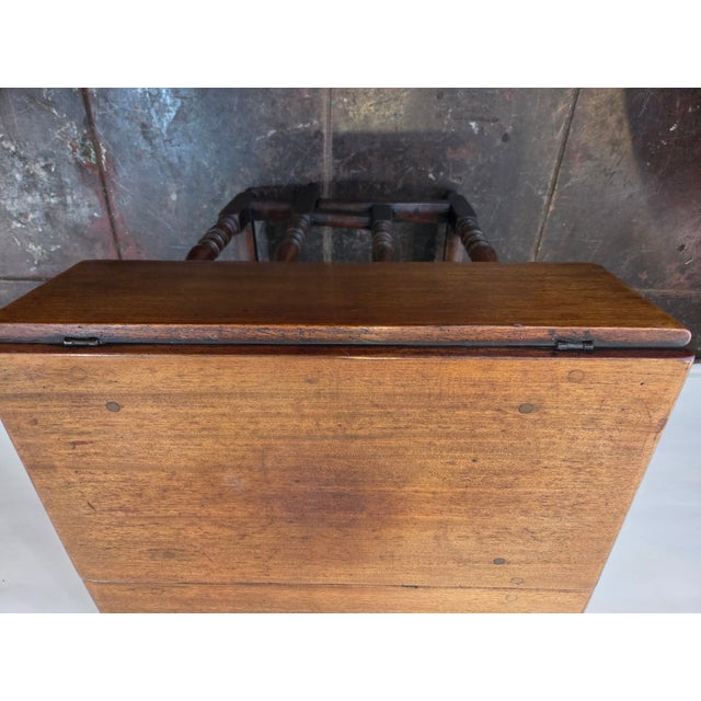 18th Century Drop Leaf Gate Leg Brown Mahogany Small Table William & Mary For Sale - Image 18 of 18