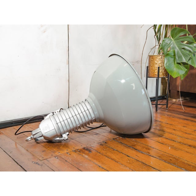 Industrial HDK Grey Enamel and Aluminum Factory Pendant Light from Philips, Holland, 1950s For Sale - Image 3 of 14