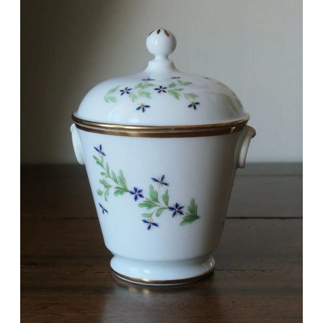 Antique Early 19th Century French Empire Old Paris Porcelain Urn Shaped Sucrier Sugar Bowl in Cornflower Sprig For Sale In New York - Image 6 of 11