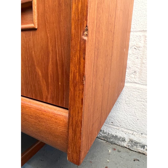 Mid 20th Century Modern Teak Server by Elliotts of Newbury For Sale - Image 12 of 13