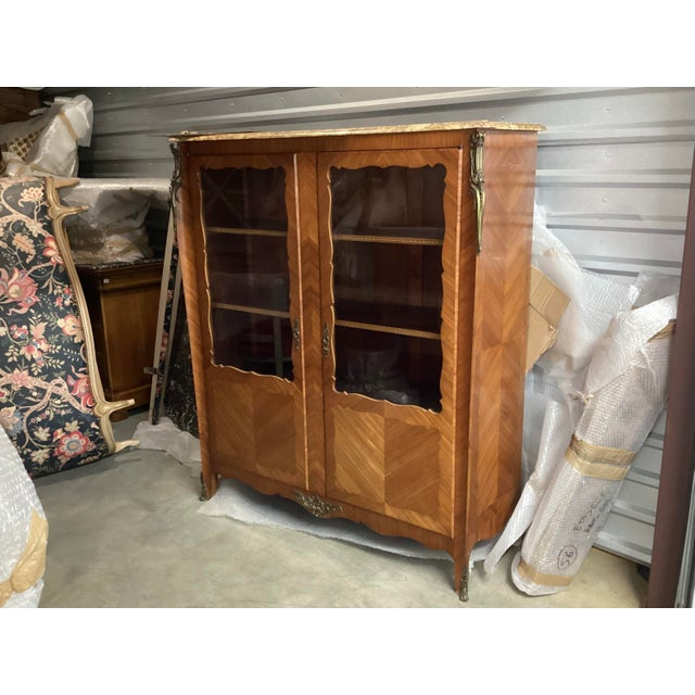 Elegant French Satinwood Bookcase/Display Cabinet For Sale - Image 4 of 10
