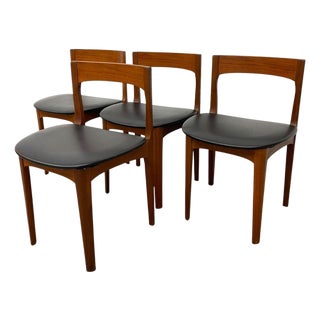 Mid-Century Modern Teak Dining Chairs Uk Import – Set of 4 Danish Modern Style Black Vinyl Side Chairs. For Sale