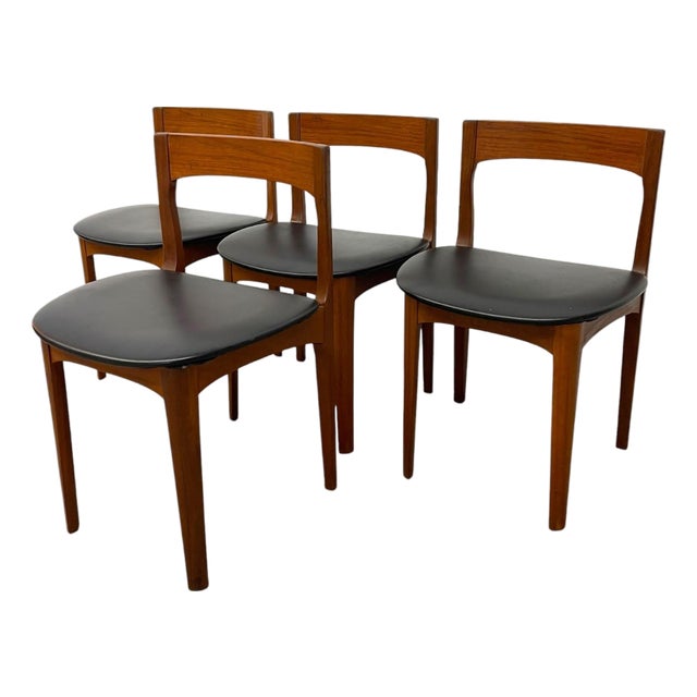 Mid-Century Modern Teak Dining Chairs Uk Import – Set of 4 Danish Modern Style Black Vinyl Side Chairs. For Sale