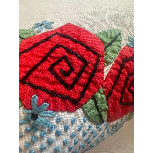 1930s Vintage Linen Tea Towel Appliqué Stylized Roses 1930s Art Deco Graphic Embroidery For Sale - Image 5 of 10