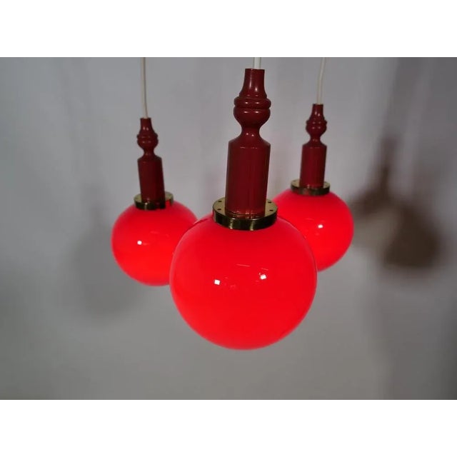 Space Age Cascades Lamp with red glass balls. Ceiling height: 82 cm Depth: 28 cm Width: 28 cm Height: ball: 12 cm Diameter...