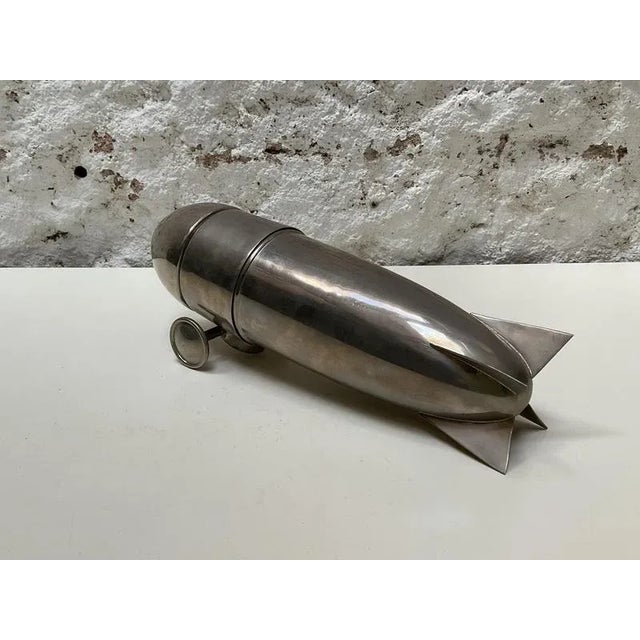 Art Deco Zeppelin Cocktail Shaker in Chrome-Plated Metal, Central Europe, 1940s For Sale - Image 9 of 13