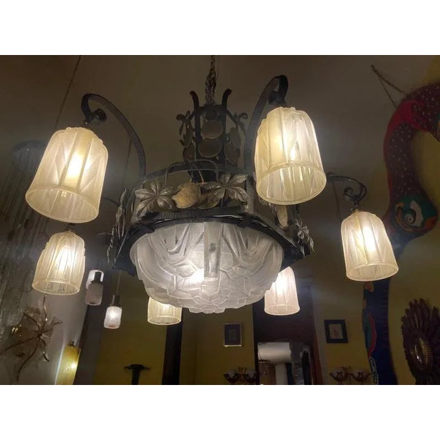 French Art Deco 7-Light Chandelier from Muller Freres Luneville, 1930s For Sale - Image 3 of 11