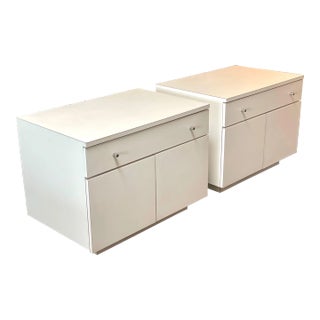 1970s White Mid Century Modern Pair of Nightstands For Sale