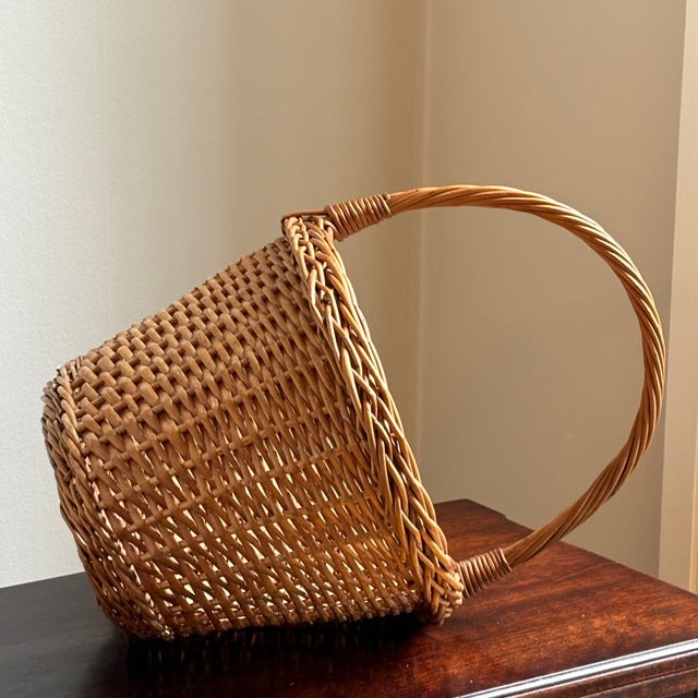 Mid-20th Century Traditional Farmhouse Gathering Basket For Sale - Image 4 of 11