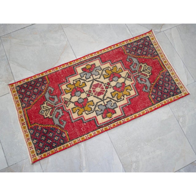 1970s Hand Knotted Low Pile Turkish Petite Rug Entry Decor, Bath Mat - 19'' X 38'' For Sale - Image 12 of 14