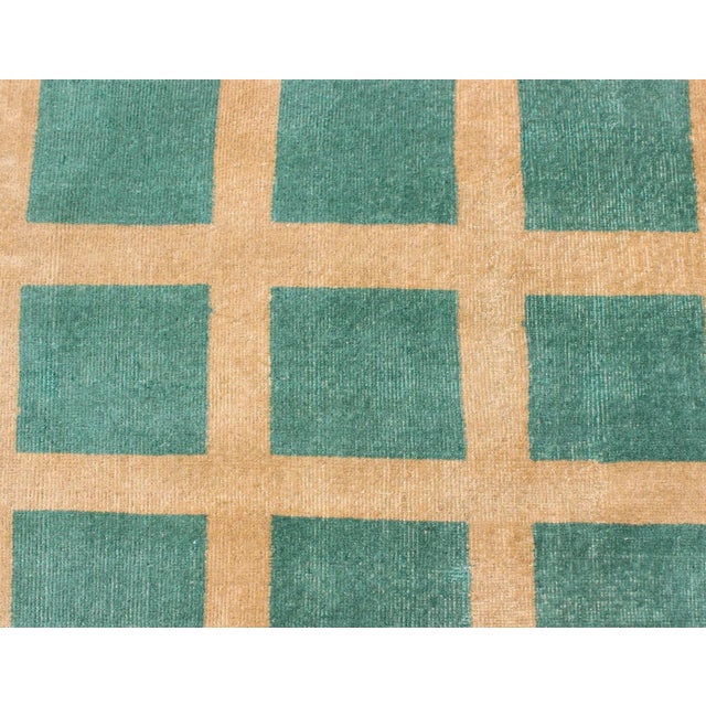 Mid 20th Century Green and Yellow Minimalist Mid-Century Modern Design Turkish Rug For Sale - Image 10 of 12