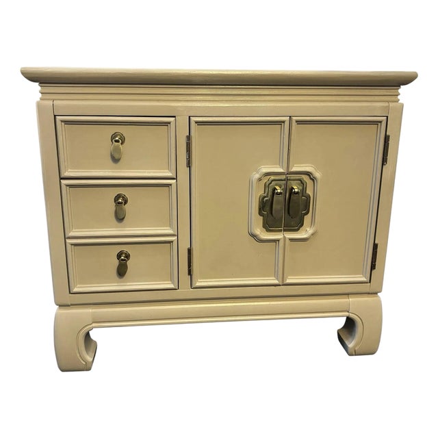 Chinoiserie Ming Style Nightstand by Thomasville For Sale