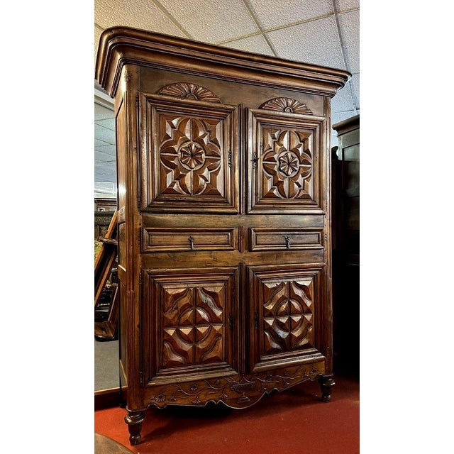18th Century Four-Door Cabinet in Walnut For Sale - Image 6 of 7