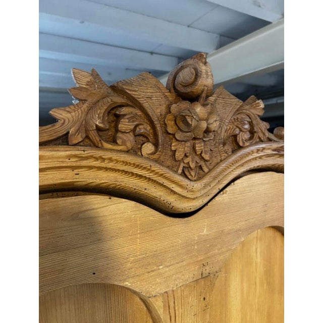 Large French Country Bonnetière in Carved Pine, 1920s For Sale - Image 4 of 11