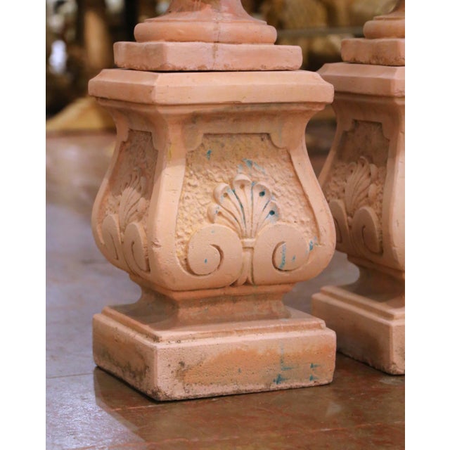 Pair of Mid-Century French Trompe L’Oeil Concrete Medicis Fruit Vases on Stand For Sale In Dallas - Image 6 of 12