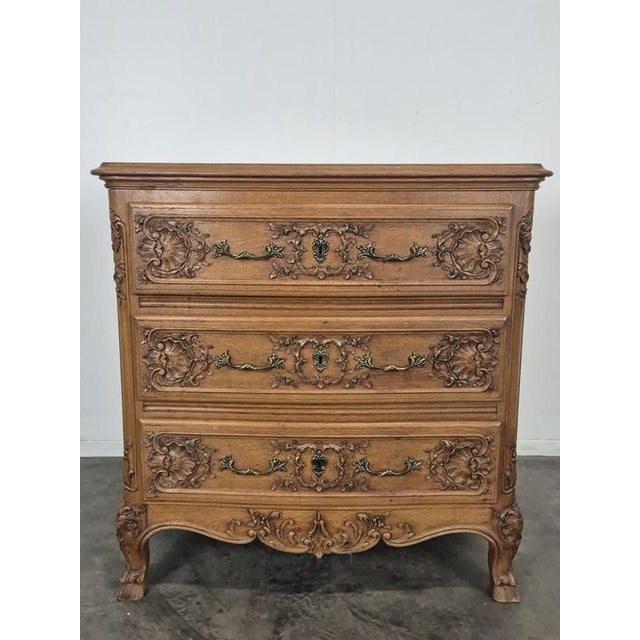 Louis XIV Style Liège Commode in Oak For Sale - Image 5 of 9