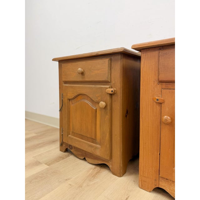 Brown Mid 20th Century Pair of Rustic Pine Nightstands Drawer Arched Cabinet Door Scalloped European For Sale - Image 8 of 17
