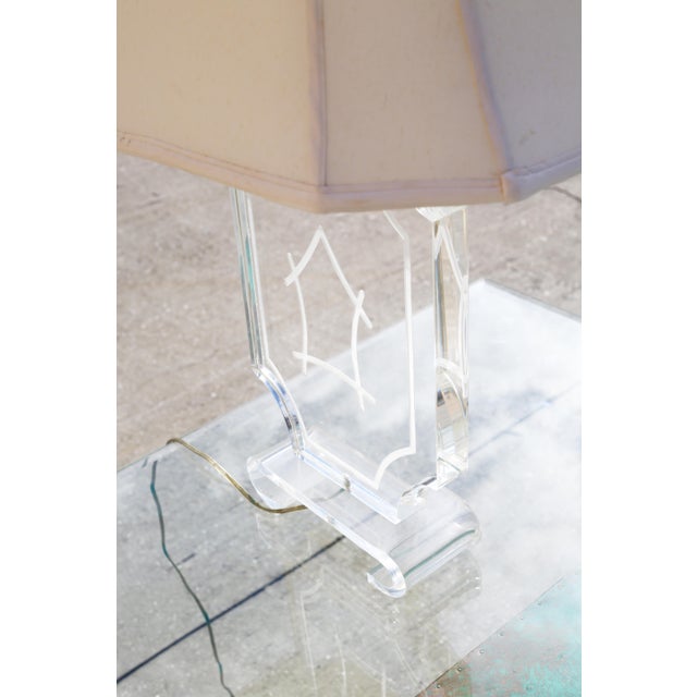 Vintage Lucite Pagoda Table Lamp For Sale - Image 10 of 11