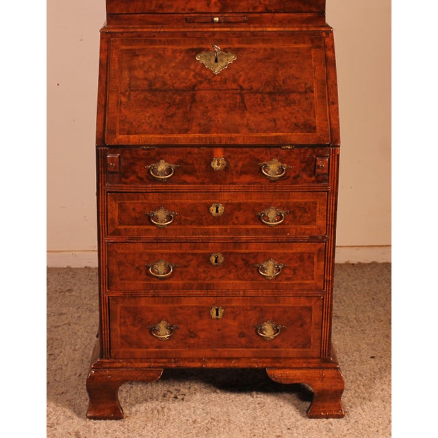 Small Secretaire in Burl Walnut with Dome, 18th Century For Sale - Image 3 of 13