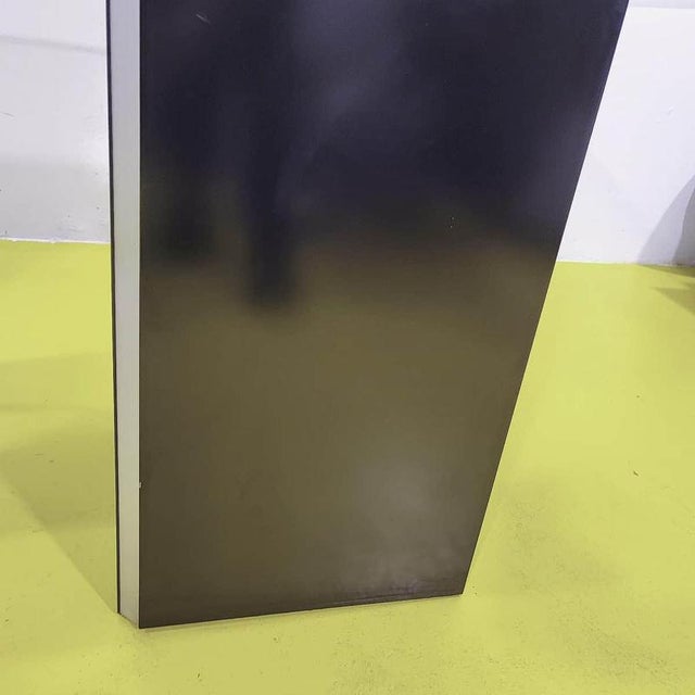 – the 1 cm thick glass has no defects or breaks – 70s design height: 73.5 width: 118.5 depth: 118.5 this piece is...