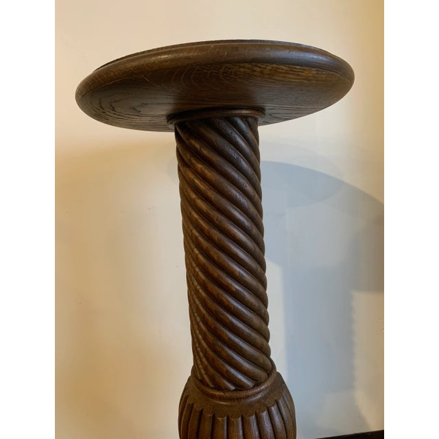Solid and sturdy Beautiful Spiral Oak Plant Stand. No defects just very light wear over the years. Top diameter 12” Base...