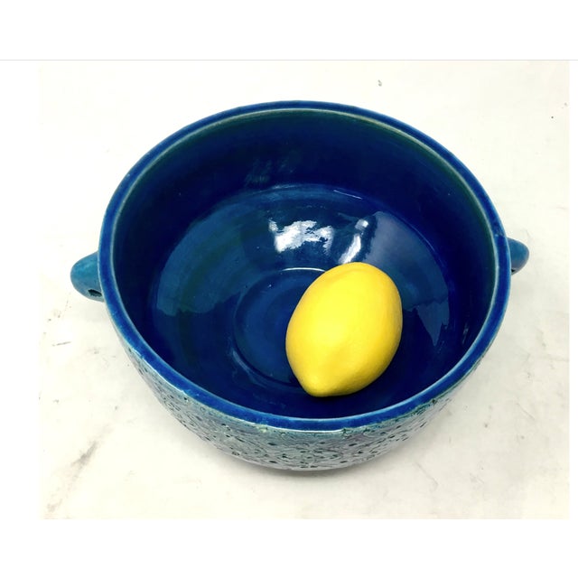 Bitossi Blue Rimini, 2-Handled Fruit Bowl Attributed to Aldo Londi for Bitossi, Italy, Circa 1960s For Sale - Image 4 of 6