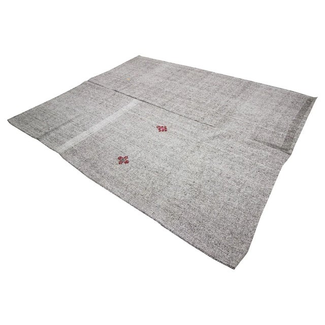 1960s Vintage Gray Turkish Kilim Rug- 7′2″ × 9′2″ For Sale - Image 4 of 7
