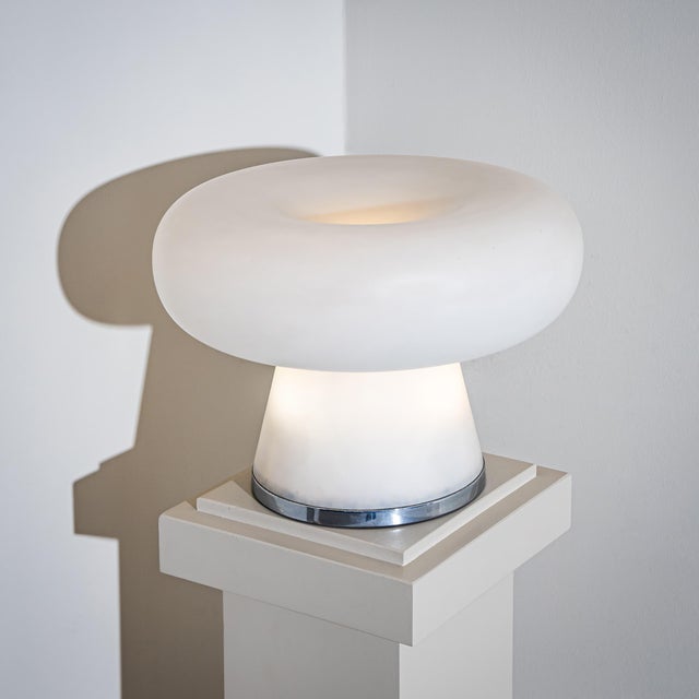 Mid-Century Modern 1960s Opaline Glass Table Lamp, Attributed to Fontana Arte For Sale - Image 3 of 6